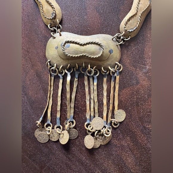 Vintage Gold Statement Necklace - Picture 5 of 6